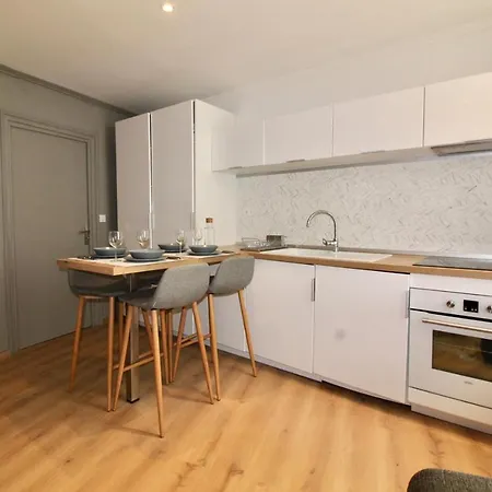 Lovely Apartment Heart Of Golden Square Fiber Wifi Nice Exterior photo