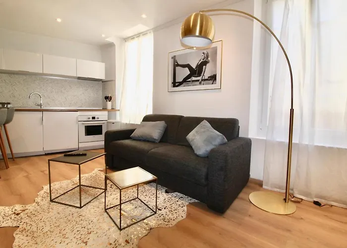 Lovely Apartment Heart Of Golden Square Fiber Wifi